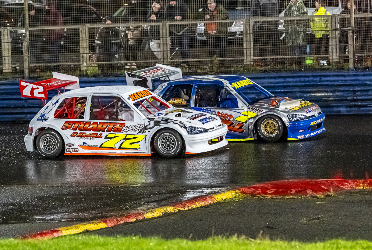 Vans Delight In Scottish Meeting