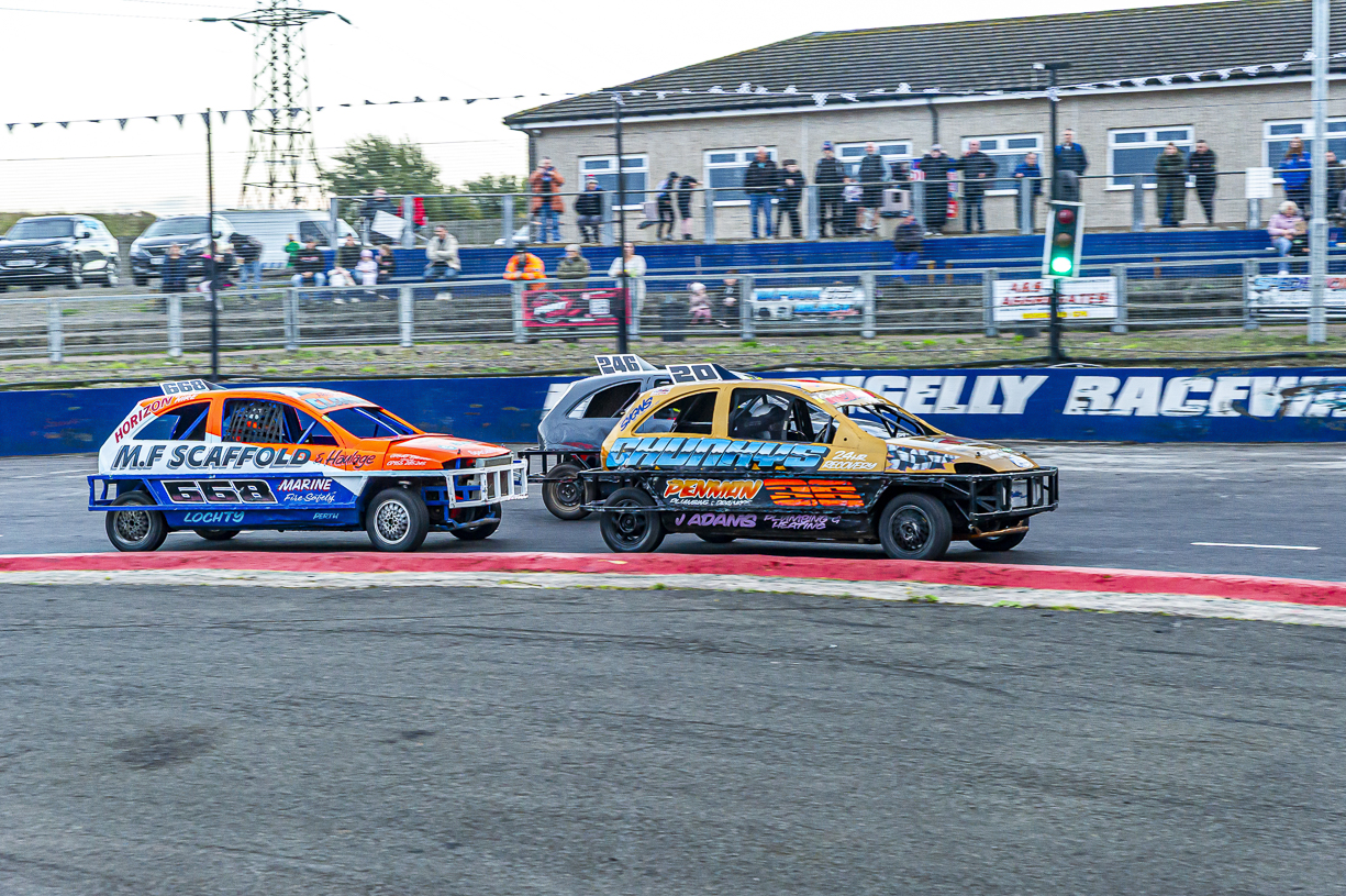 Riddell Aims To Defend Superstox Scottish